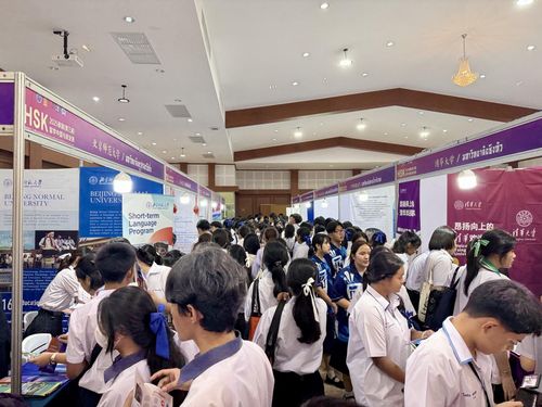 漢語橋梁，美甲添彩——記泰國第三屆HSK留學(xué)中國與就業(yè)展中的特色服務(wù)